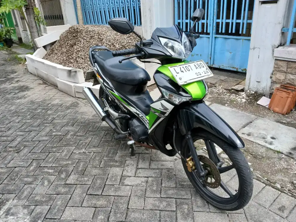 BU suprax TR 2013 kondisi sgt bagus samsat manyar