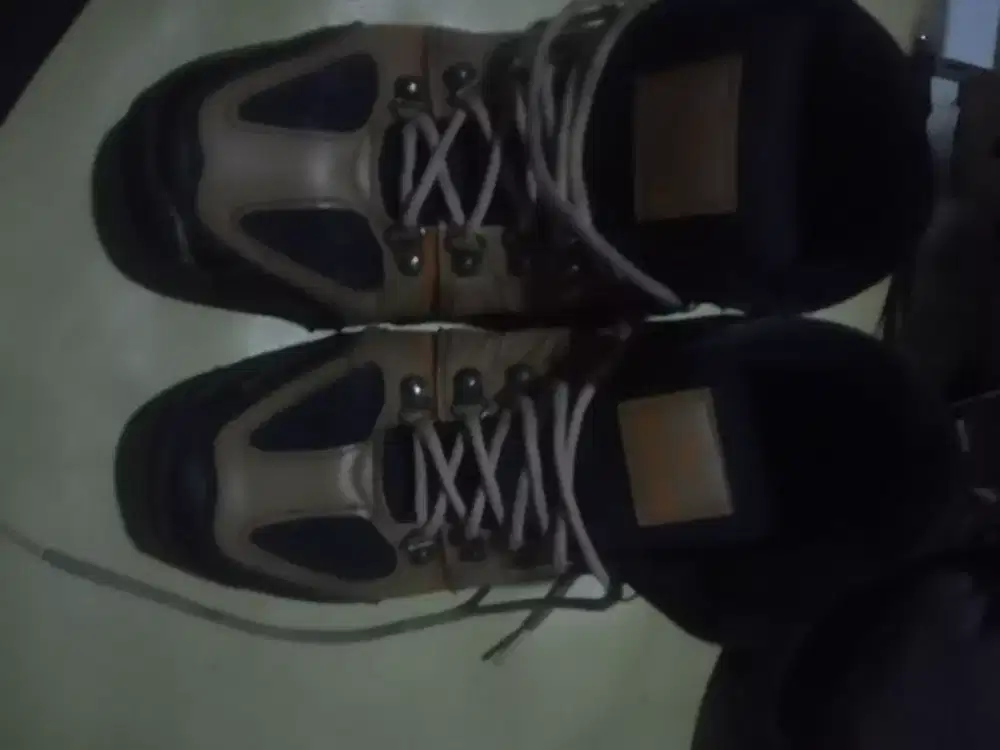 Sepatu. Pria merk becham UK. 43/44