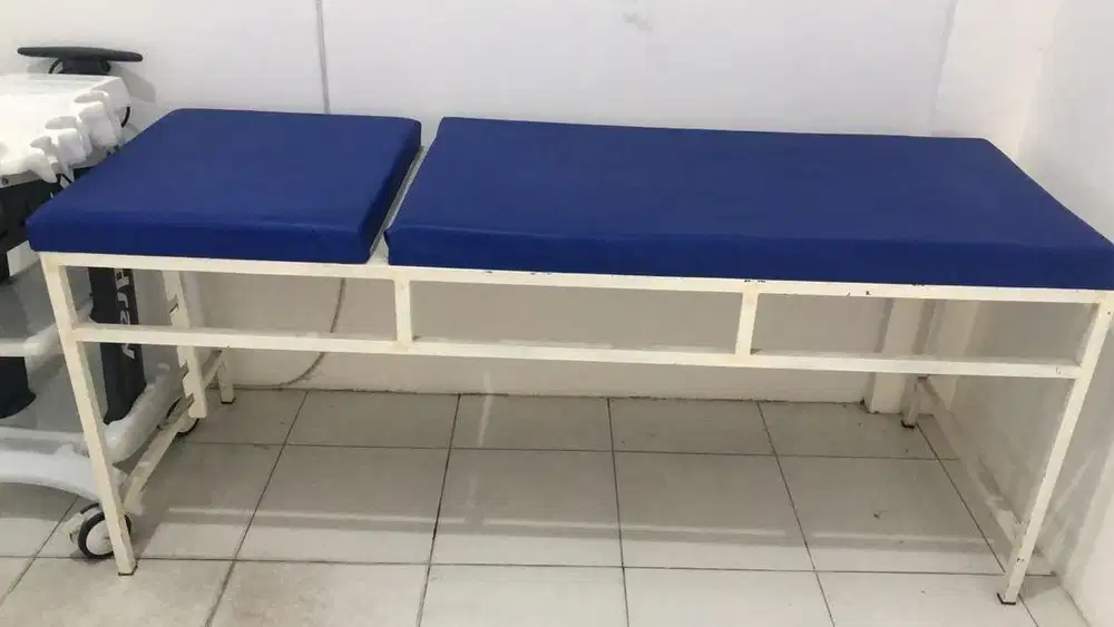 Bed pasien dan kursi tunggu
