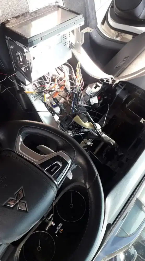 Jasa bongkar pasang audio mobil panggilan
