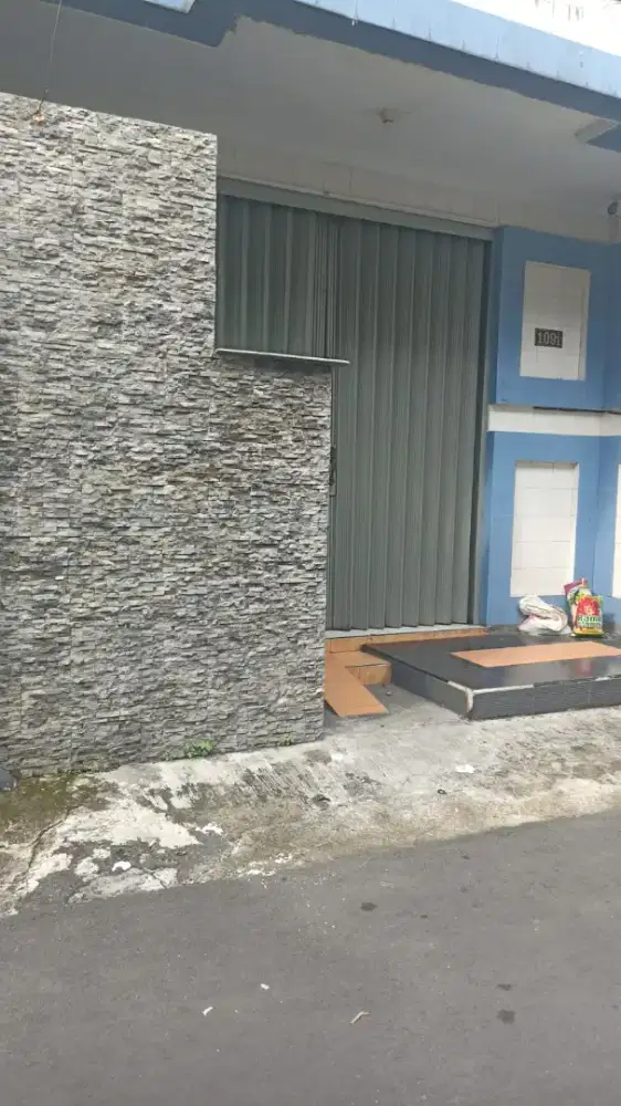 Stand makanan di tengah kota