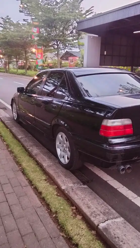 BMW 318i 1996 Bensin
