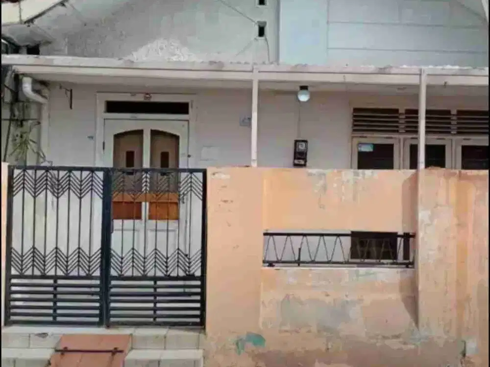 RUMAH LAMA DI JL KARANGWULAN BARAT BRUMBUNGAN SEMARANG TENGAH