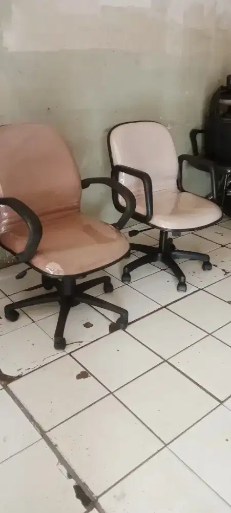 Kursi setaf bagus dan kuat