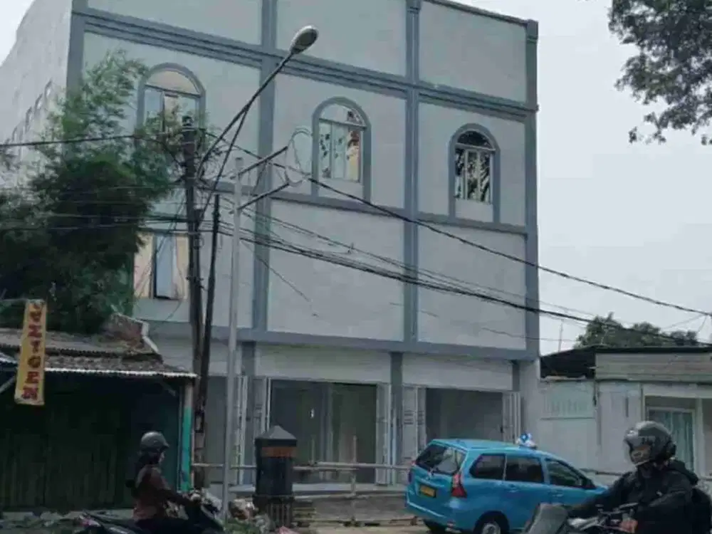 DISEWAKAN RUKO BANGUNAN BARU LOKASI STRATEGIS