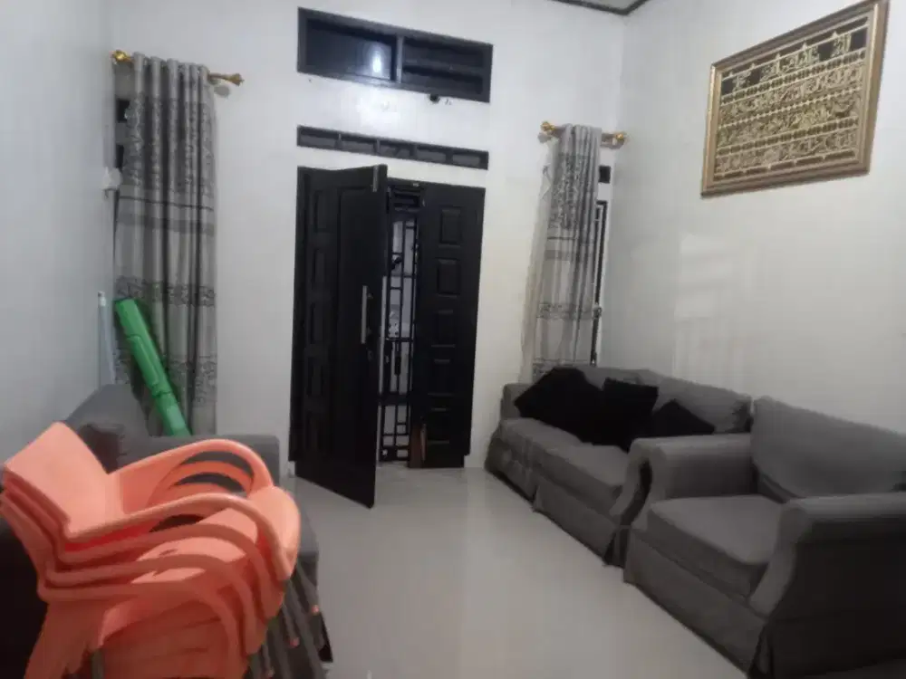 Jual rumah full furnish posisi di tengah kota