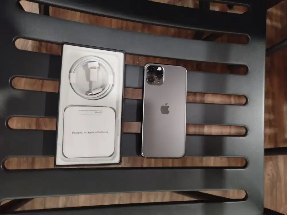 iPhone 11 pro 256gb punya sendiri