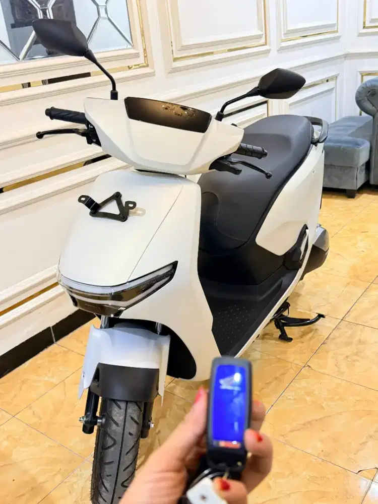 Honda cuv e 2026 KM 200 perak