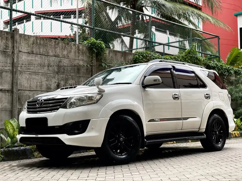 TOYOTA FORTUNER 2.5 G VNT TRD AT DIESEL 2012 PUTIH