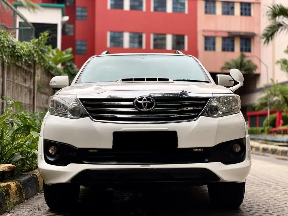 TOYOTA FORTUNER 2.5 G VNT TRD AT DIESEL 2012 PUTIH