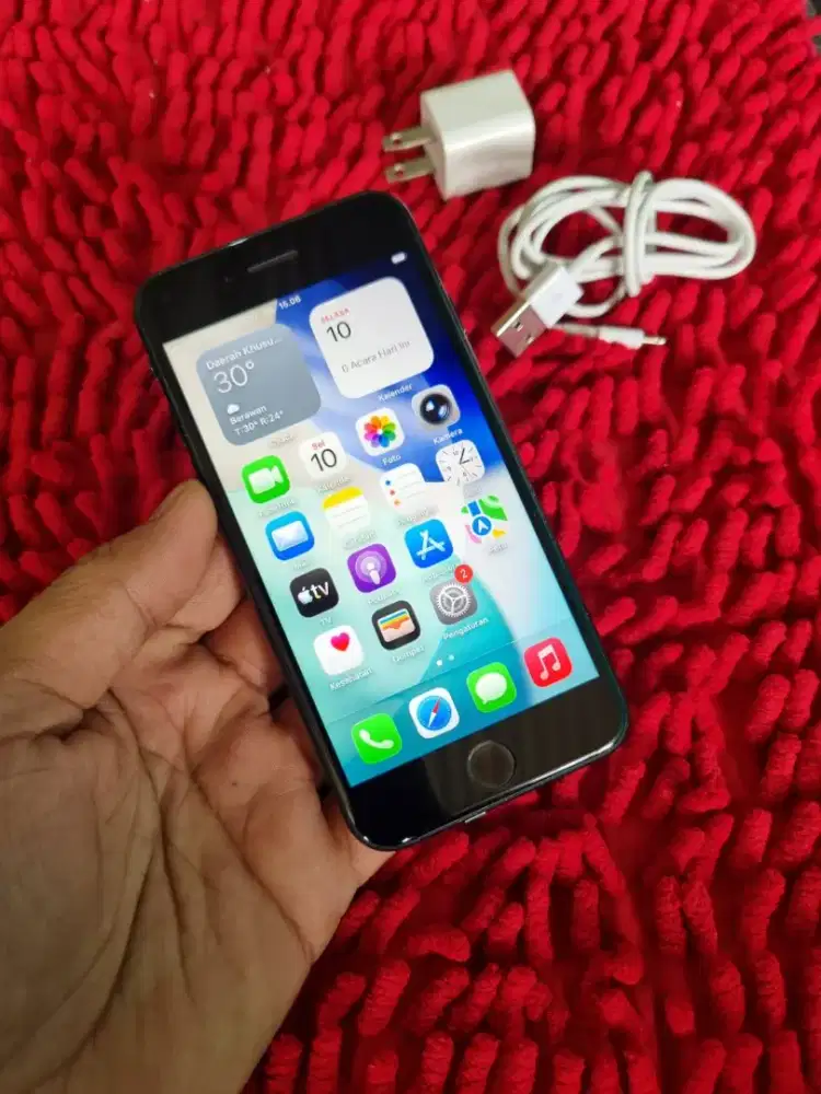 iPhone SE 2 64gb mulus no minus all oprator Djamin aman hp charger aja