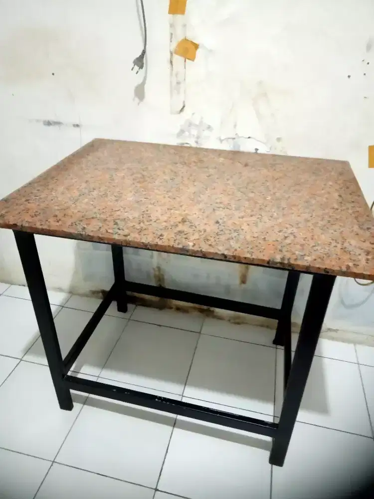 Meja marmer.pjg 82 ,lbr 70,tnggi 62