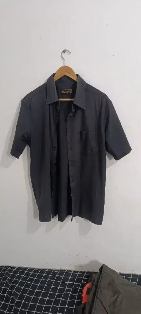 Kemeja pria merk Wrangler