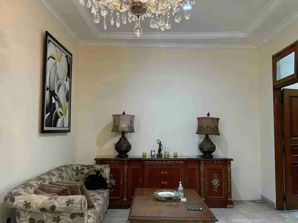 RUMAH MEWAH 1 LANTAI ADA SWIMMING POOL & DEKAT AKSES TOL DI AMPERA, JAKARTA SELATAN!