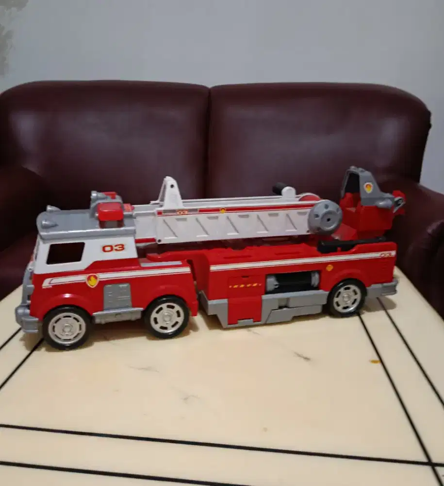 Mainan Mobil Pemadam Kebakaran