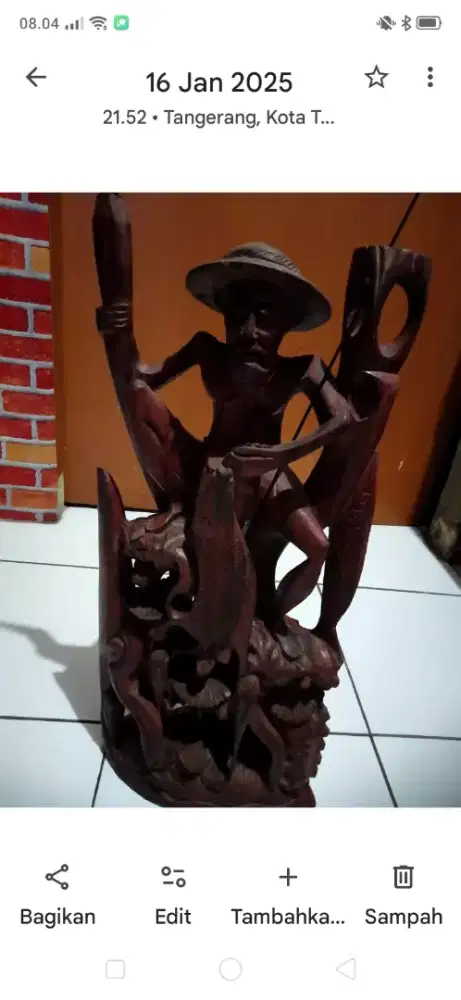 Ukiran kayu pajangan.