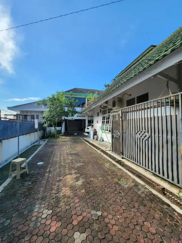 Dijual Rumah mewah 2 lantai dekat Akpol di jl Papandayan
