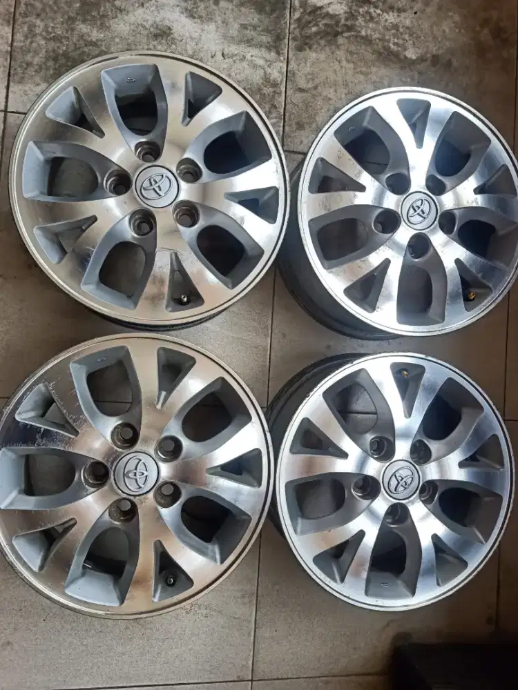 Jual peleg copotan Innova v  kondisi orian masih utuh no peyang orian