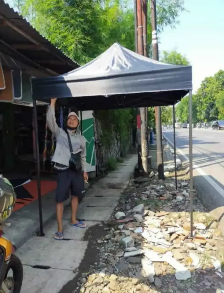 Tenda Lipat Ukuran 2 x 2 meter