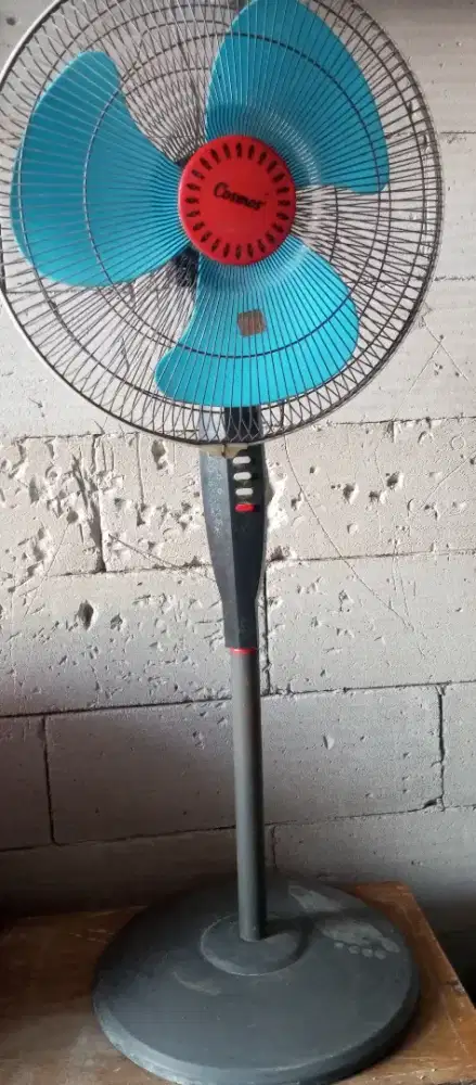 Kipas angin tinggi cosmos