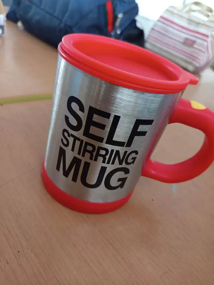 Self Stirring Mug – Gelas Aduk Otomatis Praktis