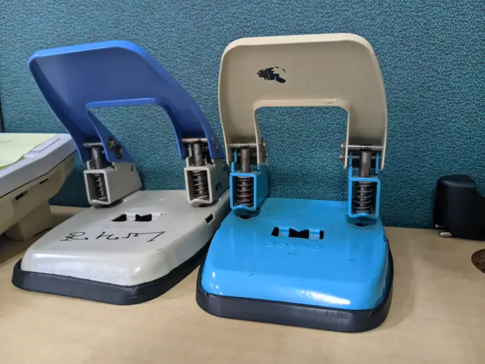 Perforator Kertas Besi untuk Kantor & Sekolah