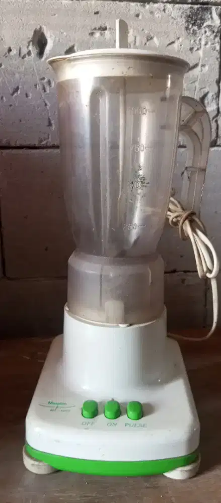 Blender pelumat makanan/ jus