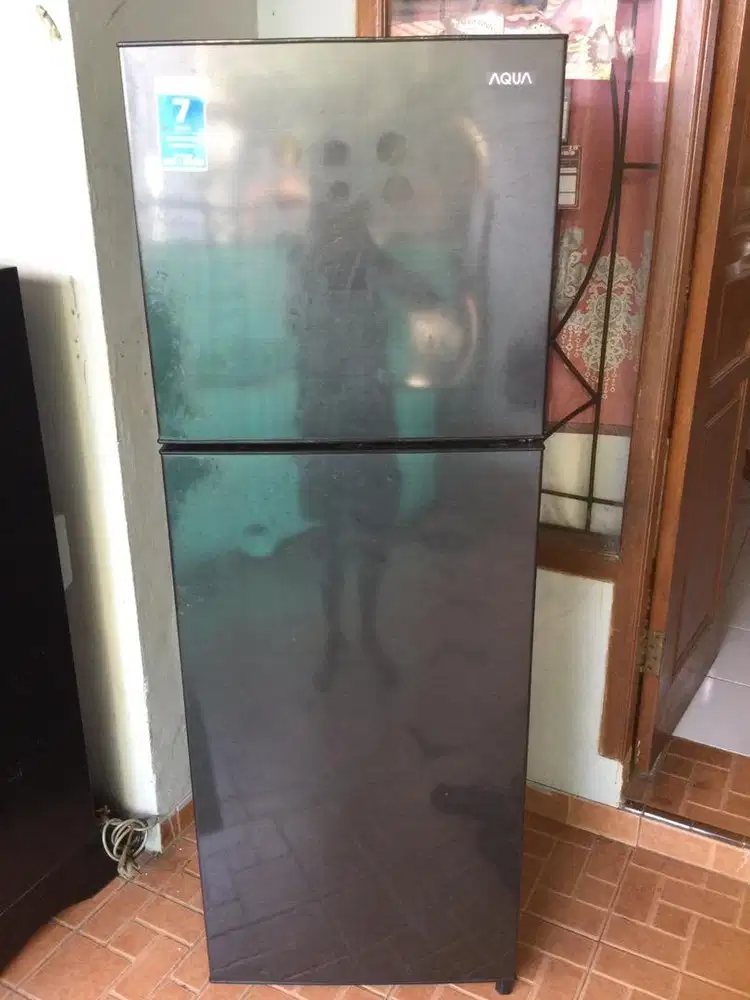 Kulkas 2 Pintu Merk AQUA