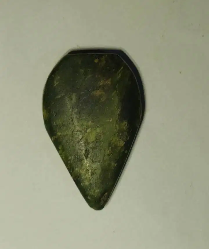 Batu jadeite hitam hijau, giok