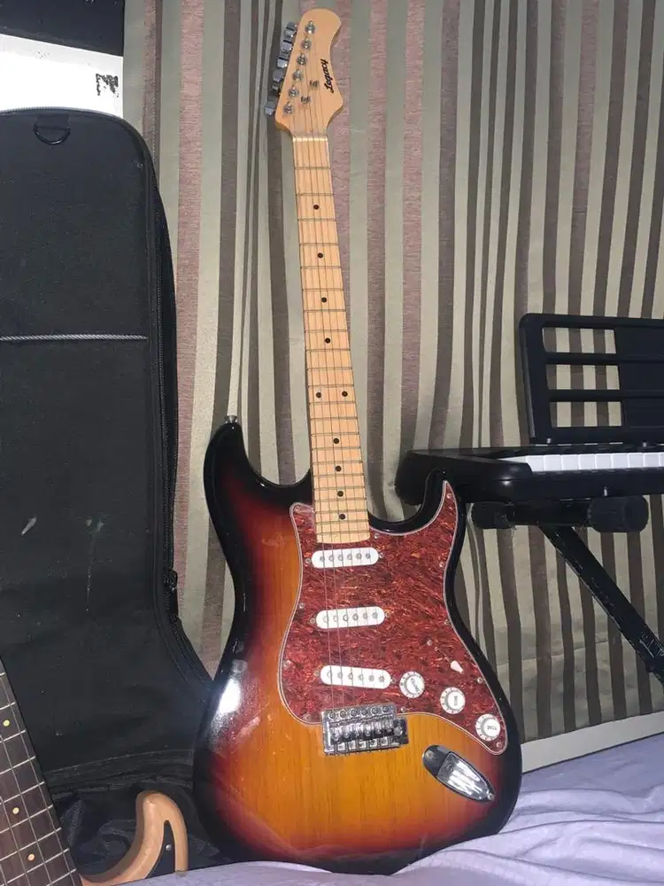 ELECTRIC GUITAR LEGACY SUNBURST STRATOCASTER ORI  (sedia amplifier dm)