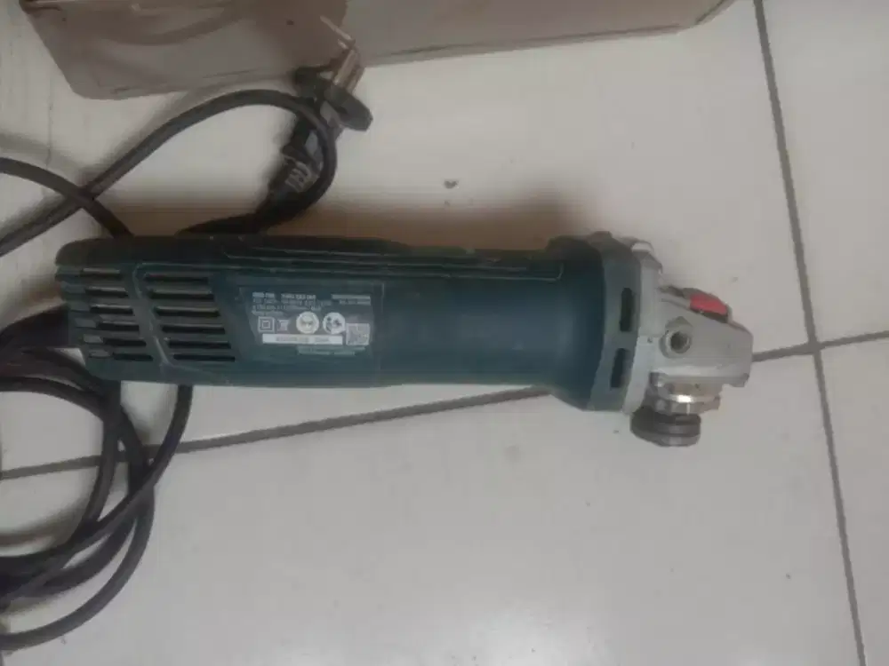 Mesin gerinda tangan Bosch gws 700