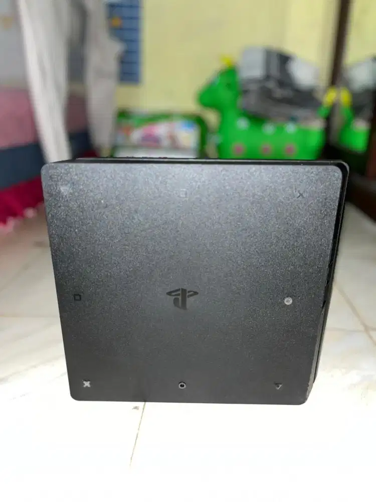 PS4 Slim Original 500GB – 2 Stick + Game FIFA25 & NBA2K24