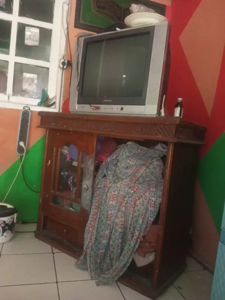 Jual cepat tv tabung 32 inc nyala.