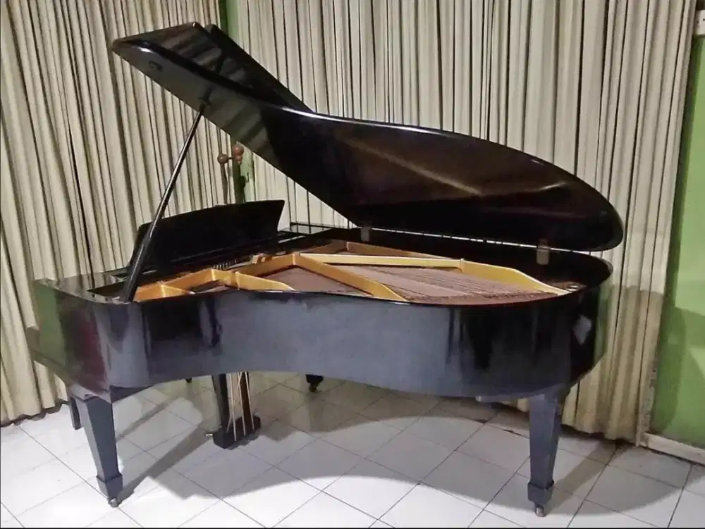 Piano grand Yamaha type G5