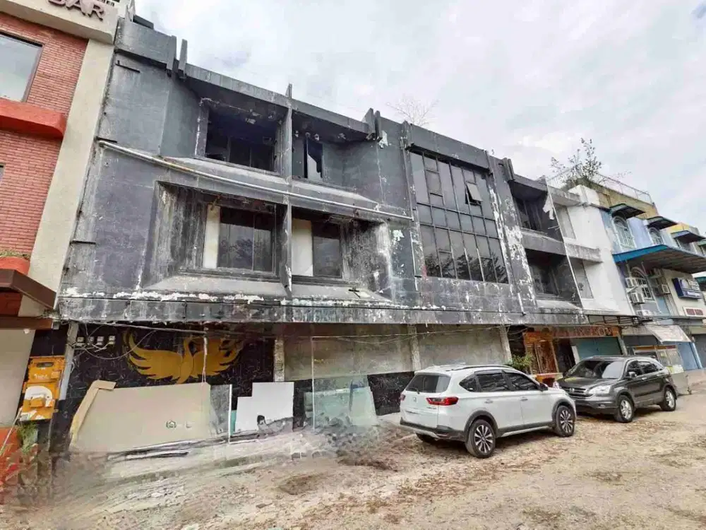 disewakan 4 unit Ruko Gandeng d Kampung Bule, Nagoya. 
Harga 80juta/tahun/unit