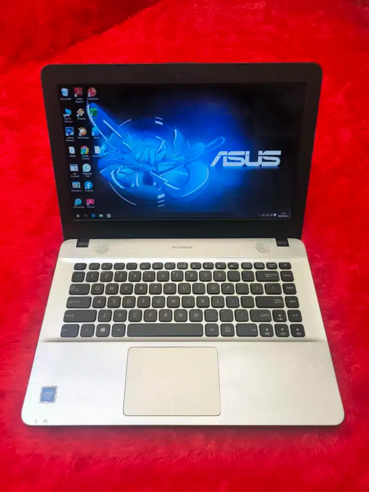 Dijual laptop asus x411s slim,intel celeron ram 2 gb,hdd 320 gb