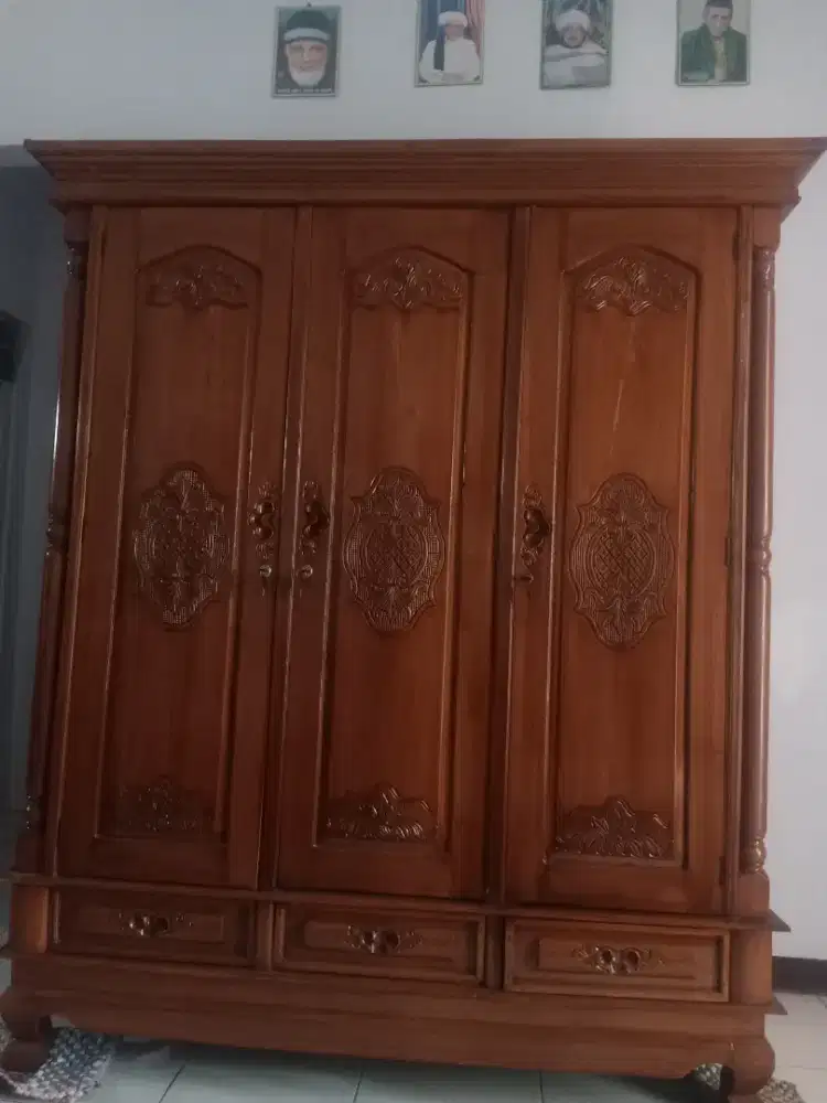 Lemari jati 3 pintu