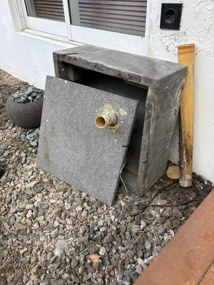 Air mancur batu andesit