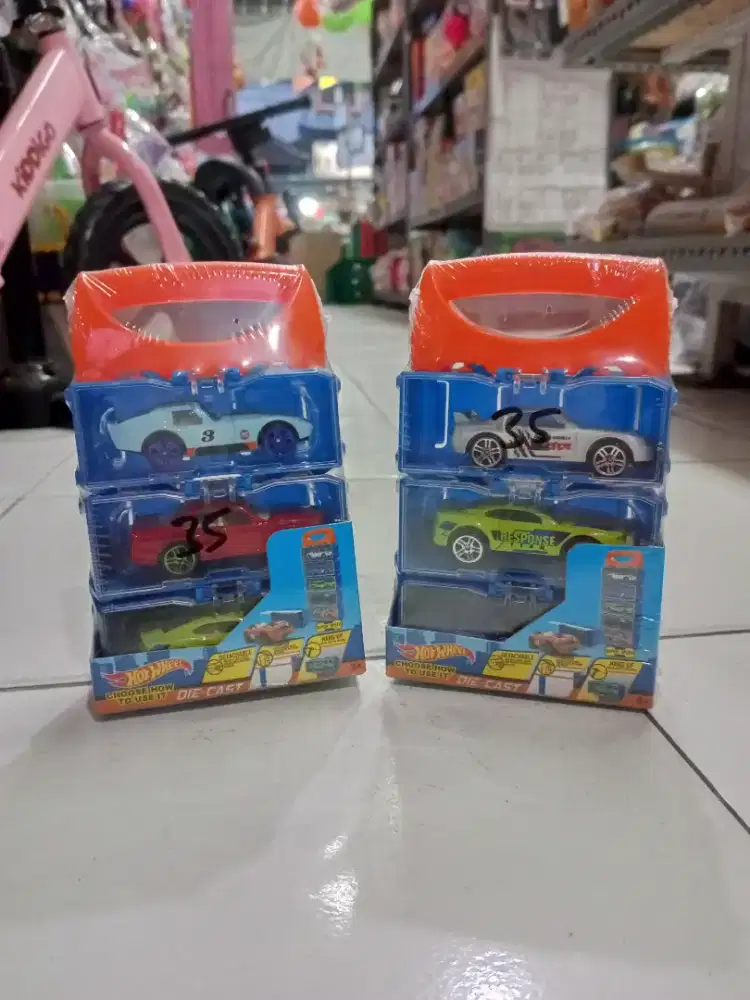 Mainan Anak Hot wheels Box akrilik isi 3