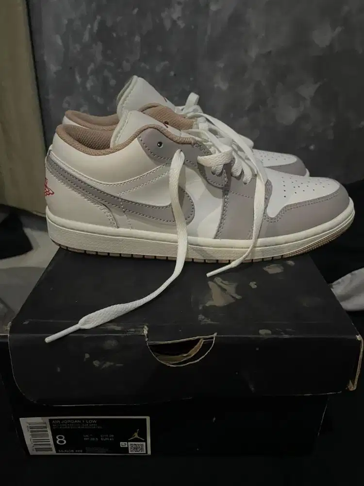 Sepatu Nike Air Jordan 1 Low.