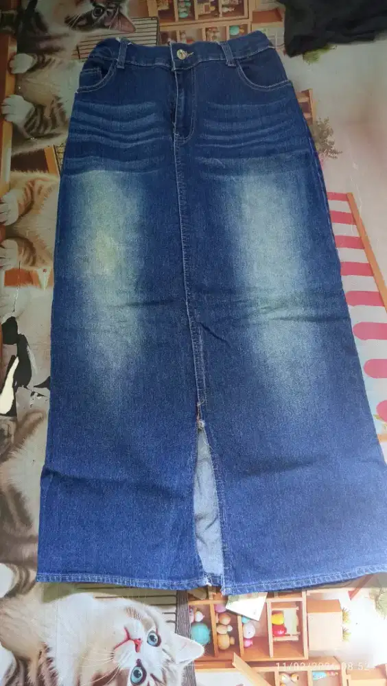 Rok jeans belah tengah