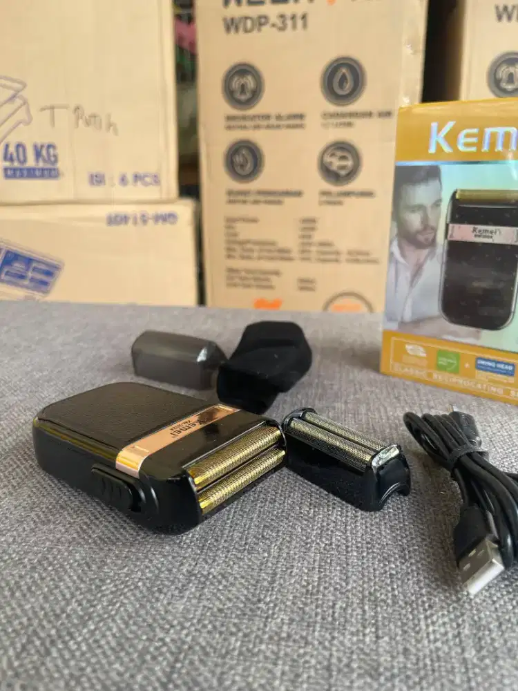 KEMEI 2024 original mesin pencukur kumis dan jenggot di cas
