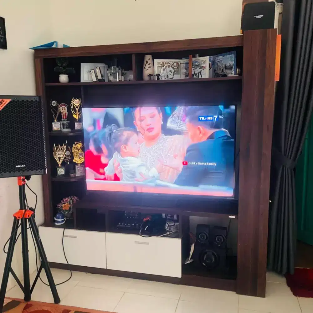 Rak / lemari tv Informa