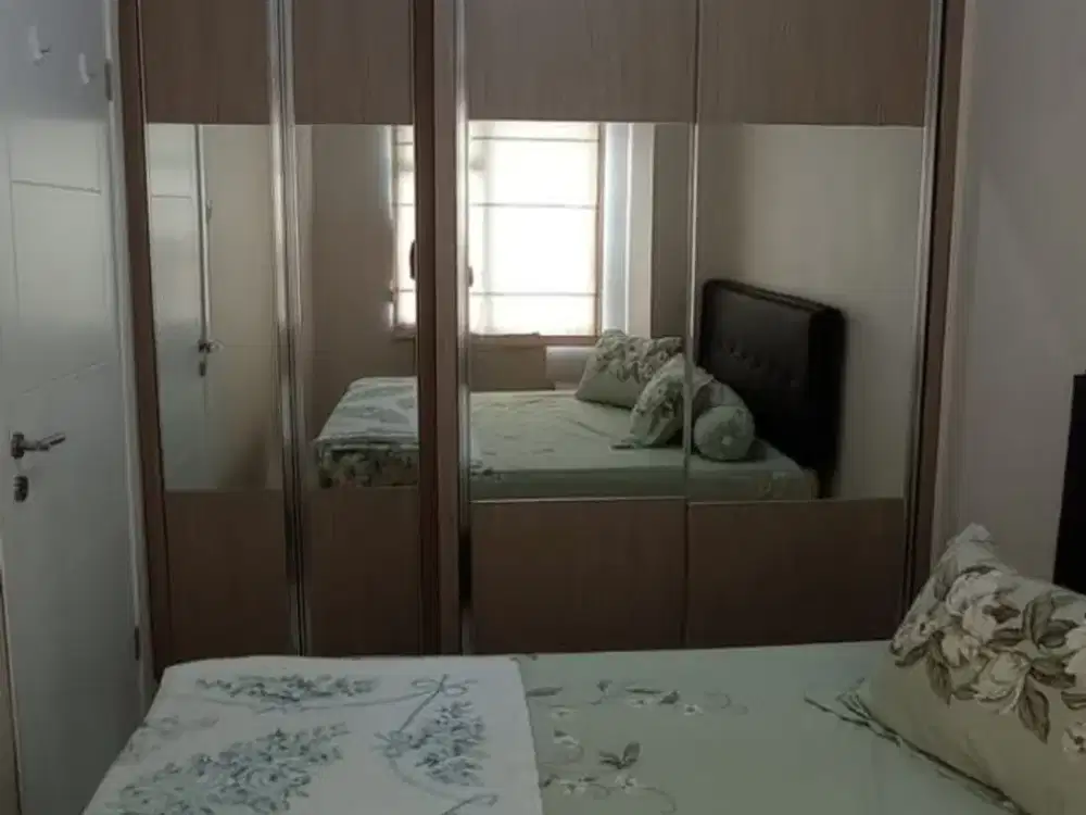 ready disewakan apartemen green lake sunter,tipe 2bedrooms full furnished,view laut priok,hadap utara,AC 3 dan waterheater,15 juta/3bulan