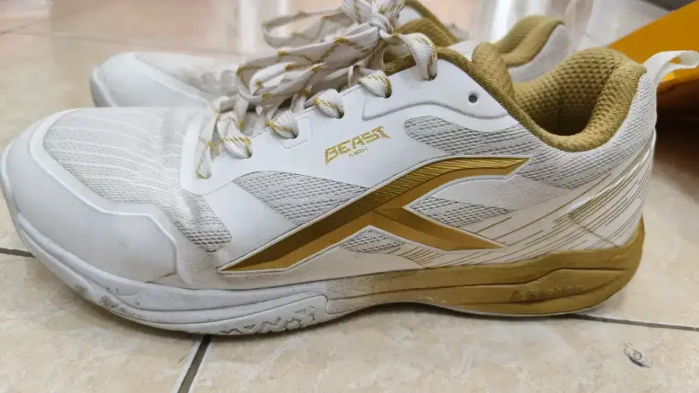 Sepatu Badminton Hundred Beast max size 43 (26,5cm) lengkap box