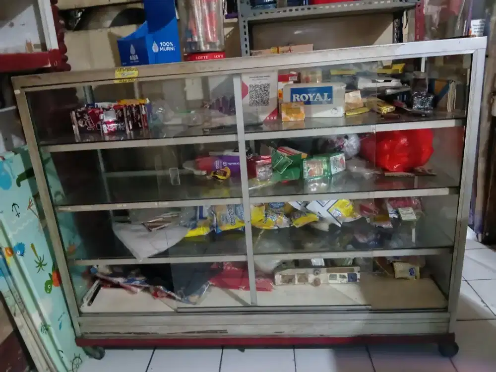 Etalase barang sembako