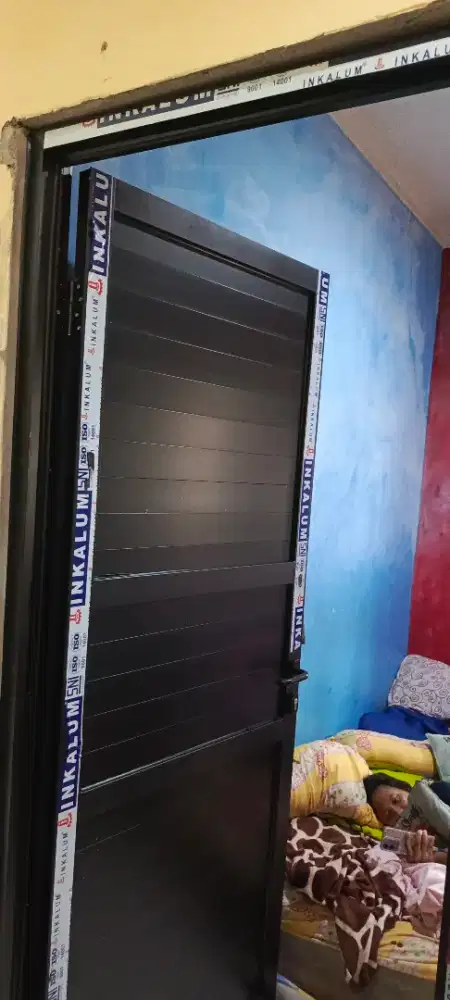 Pintu aluminium dan jendela