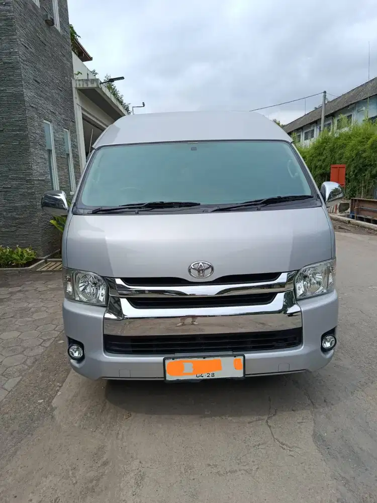 DI JUAL HIACE LUXURY COMMUTER 2017