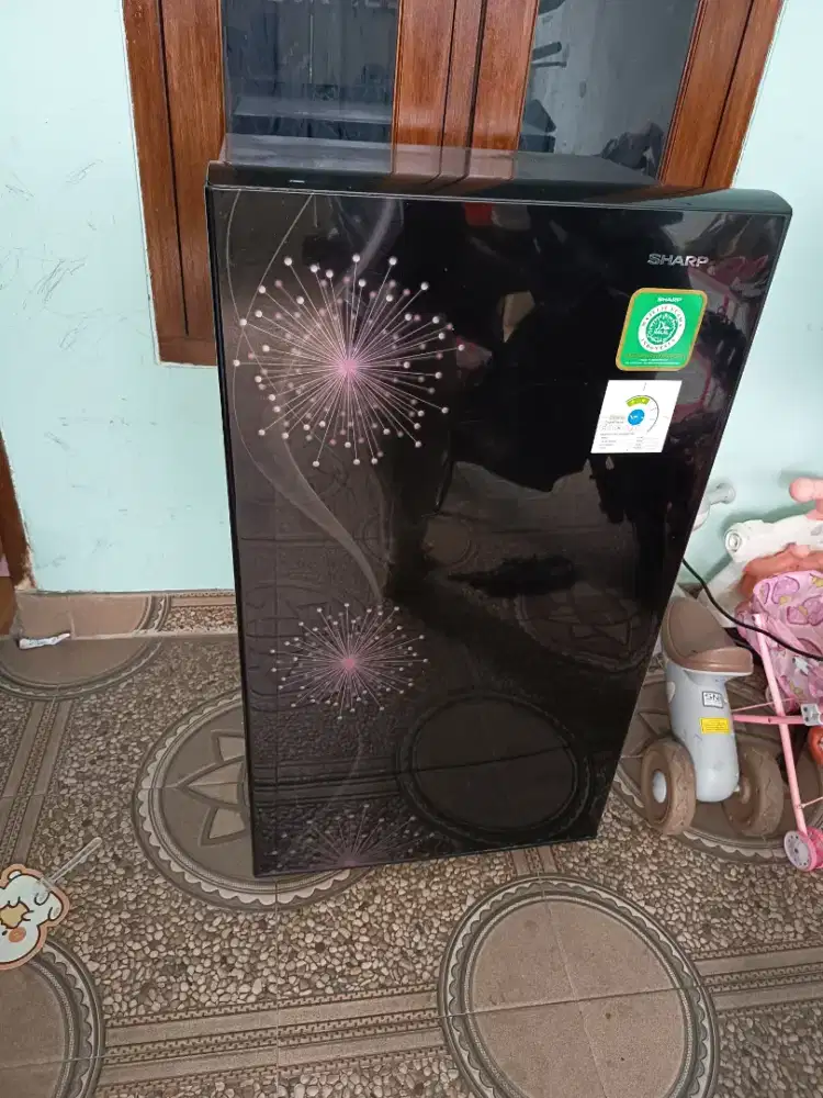 (SECOND) DIJUAL CEPAT kulkas sharp 1 pintu cocok untuk anak kos