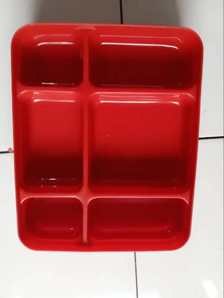 Kotak makan ,catering sekat 6 jual di bawah harga pasaran